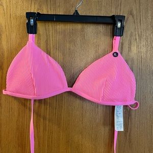 Hollister 2 piece suit. Size XL. New with tags.